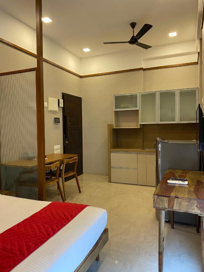 Theory9 Premium Service Apartments Khar Мумбай Екстериор снимка