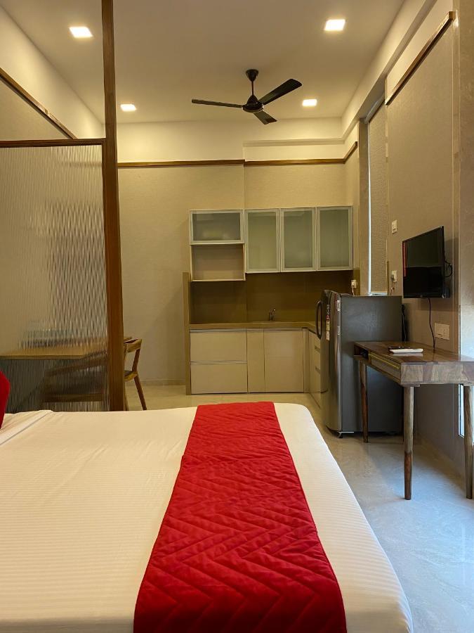 Theory9 Premium Service Apartments Khar Мумбай Екстериор снимка