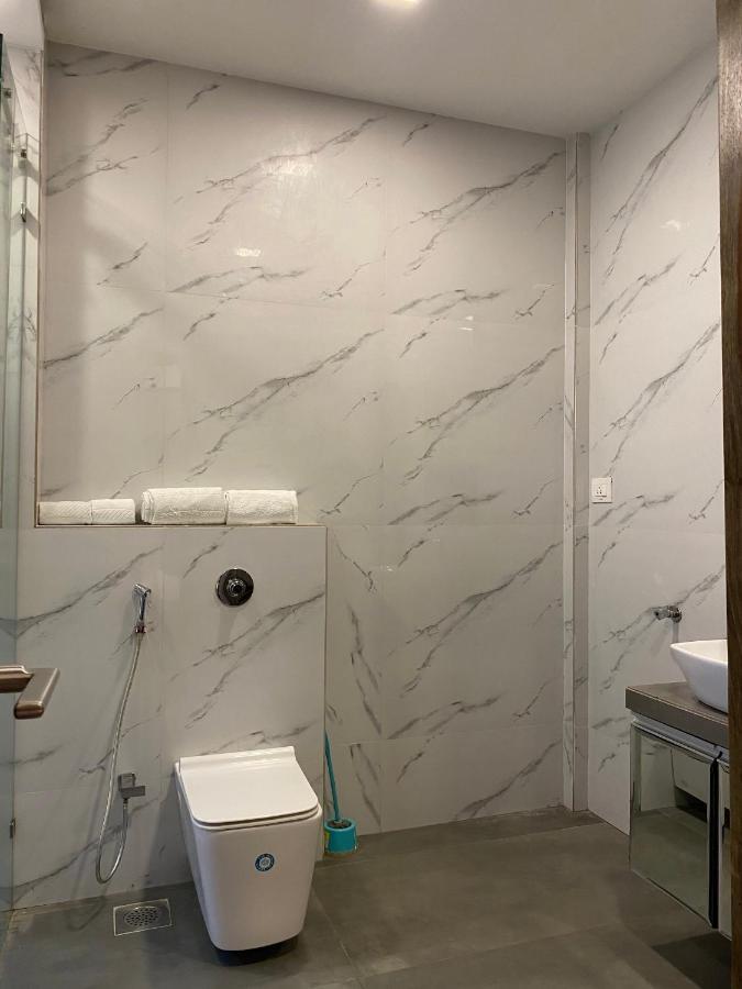 Theory9 Premium Service Apartments Khar Мумбай Екстериор снимка