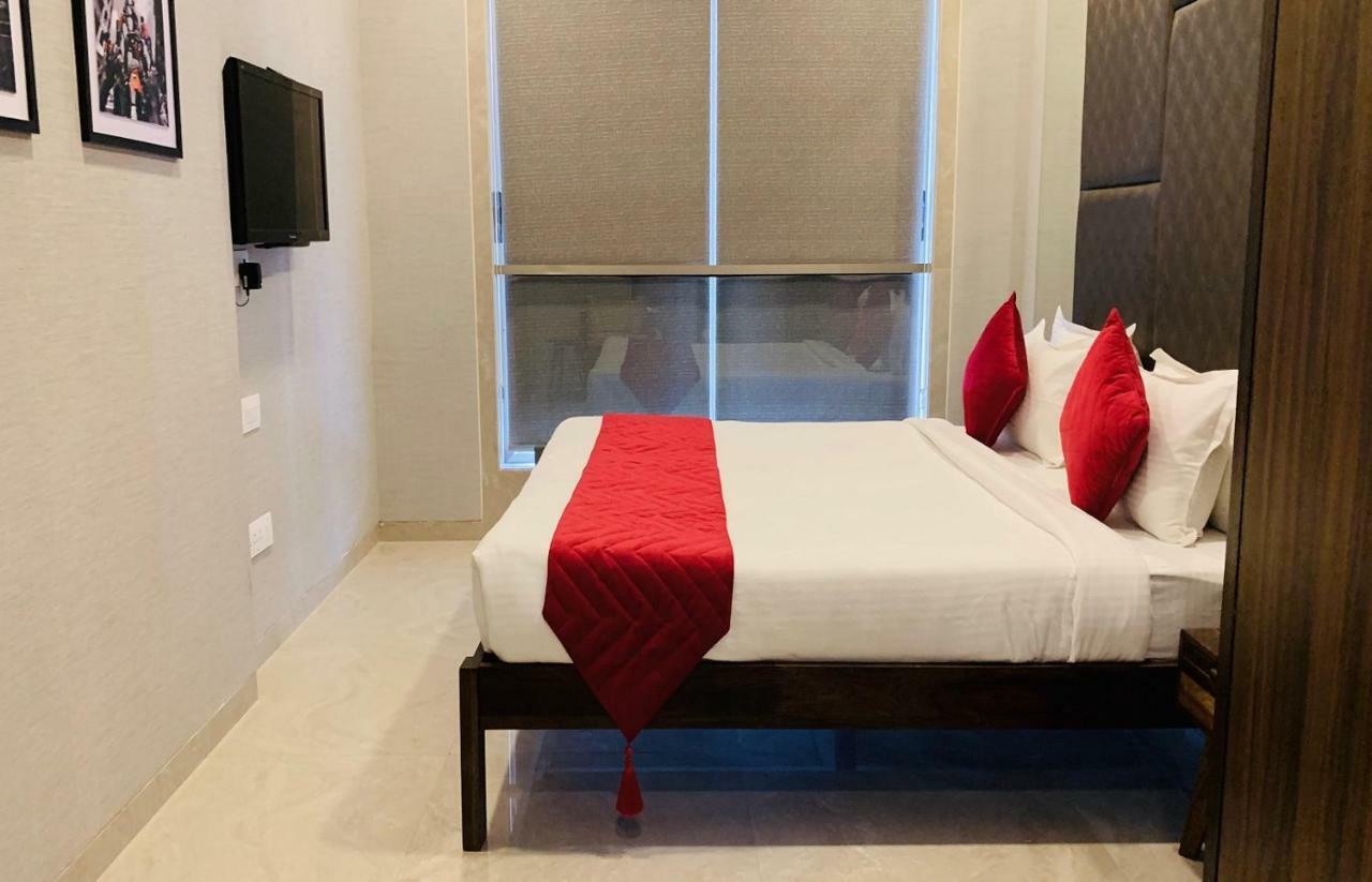 Theory9 Premium Service Apartments Khar Мумбай Екстериор снимка