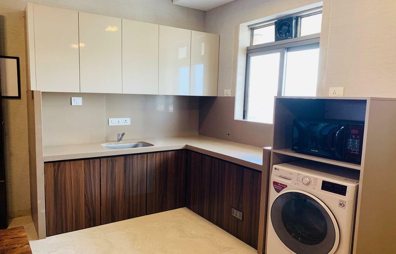 Theory9 Premium Service Apartments Khar Мумбай Екстериор снимка