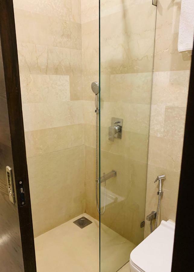 Theory9 Premium Service Apartments Khar Мумбай Екстериор снимка