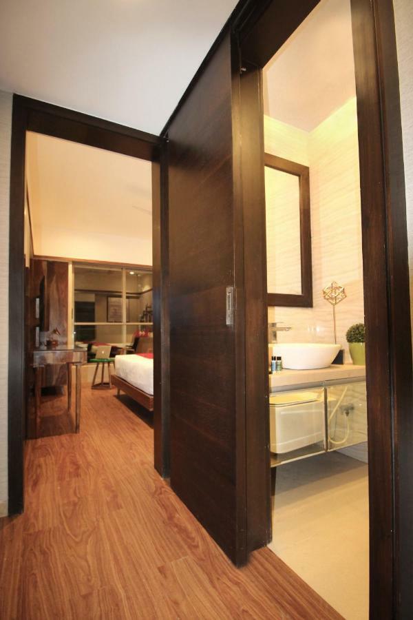 Theory9 Premium Service Apartments Khar Мумбай Екстериор снимка