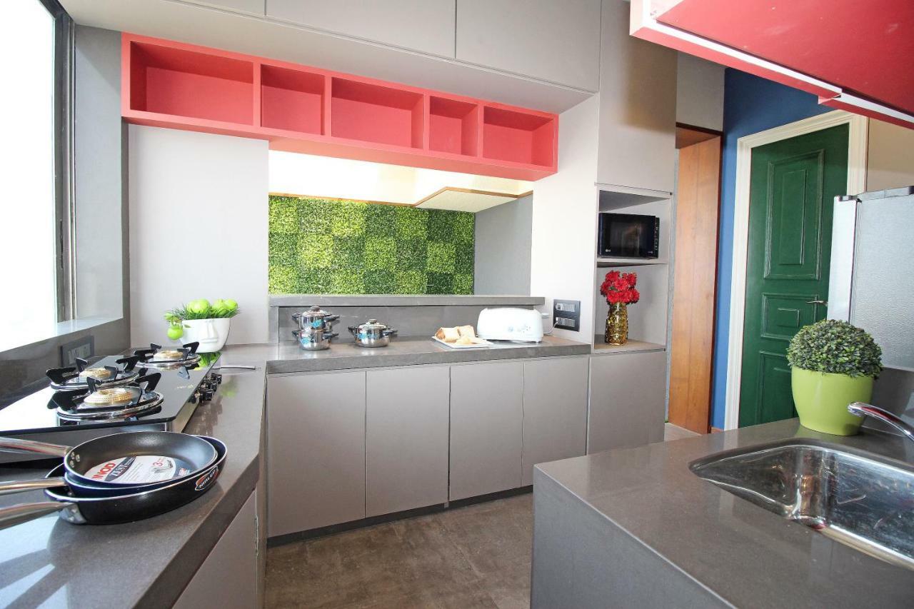 Theory9 Premium Service Apartments Khar Мумбай Екстериор снимка